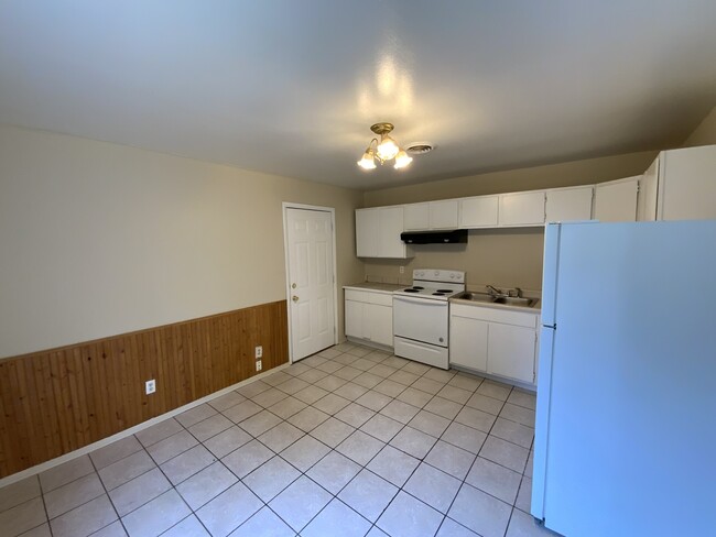 Building Photo - 1503 Fairwood St