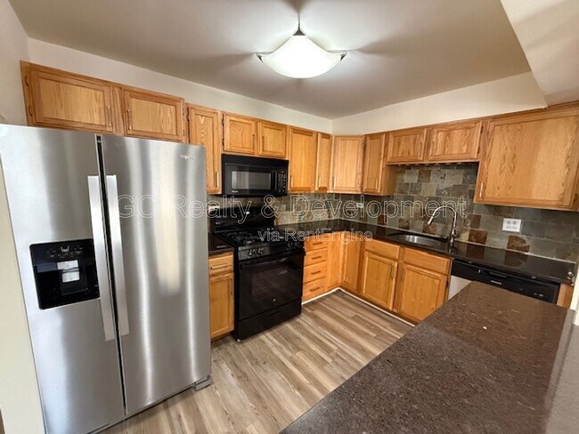 Foto del edificio - 1770 Bristol Walk