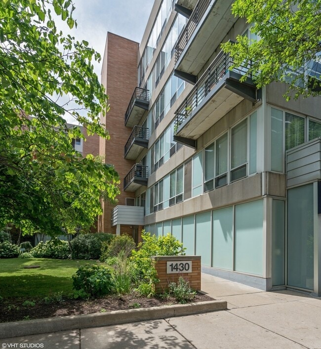 Photo - 1430 S Michigan Ave Apartment