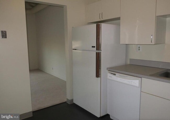 Building Photo - 3 N Christopher Columbus Blvd