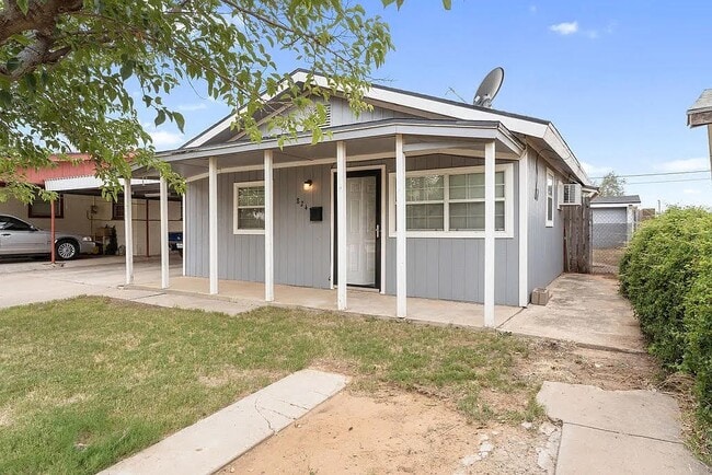 Building Photo - 824 Del Rio Dr
