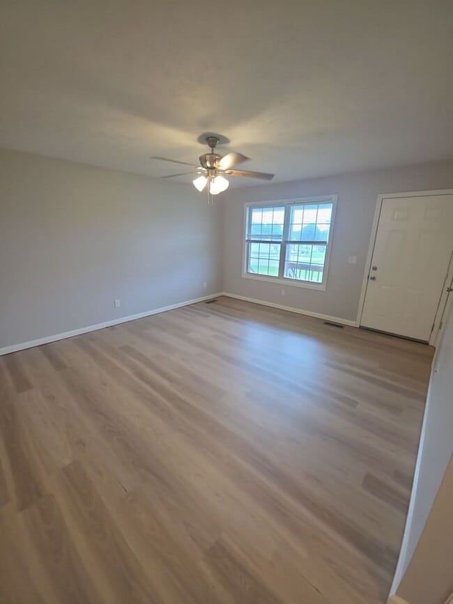 Building Photo - Newly Updated 2-Bedroom Apartment in Sparta with Lawn Care Included