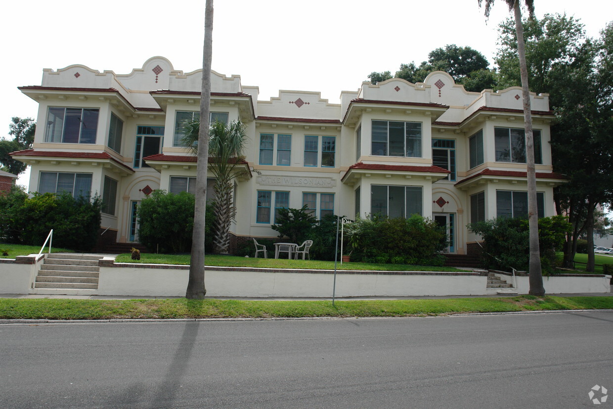 Building Photo - 132-988 E Palmetto St