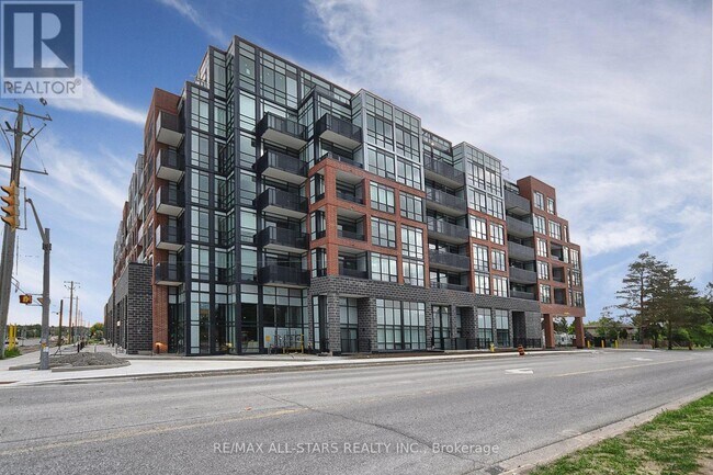 Photo du bâtiment - 681 Yonge St