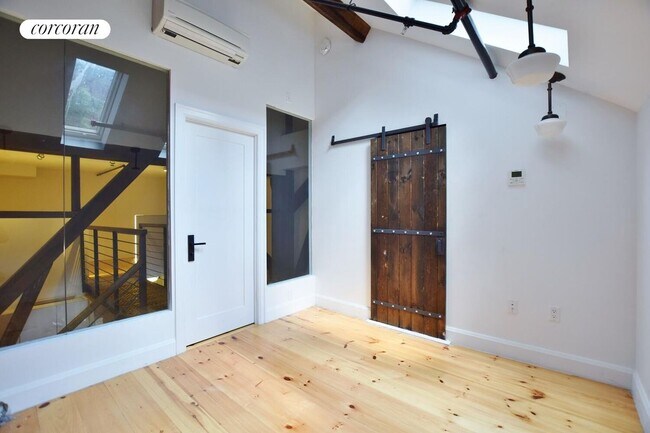 Foto del edificio - 163 N 6th St