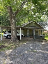 Building Photo - 1301 E Moses St