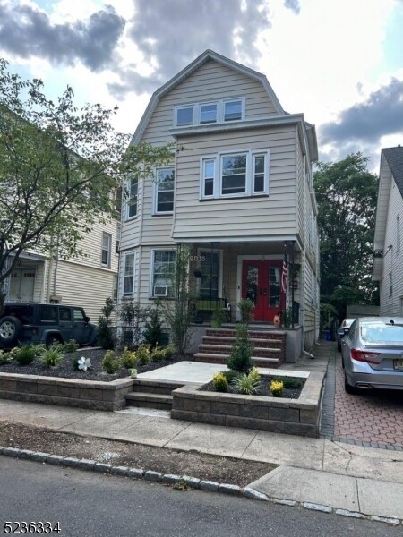 Primary Photo - 38 Oak St
