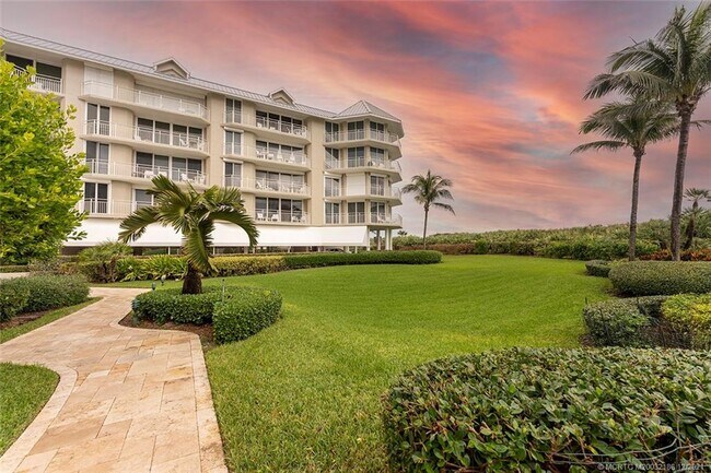 Foto del edificio - 579 NE Plantation Rd