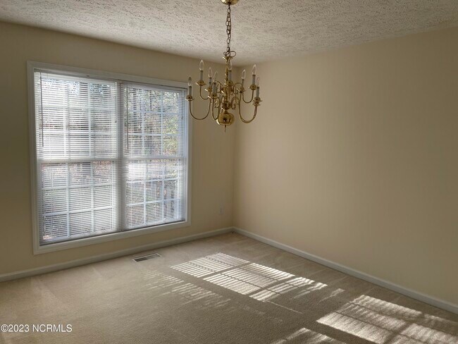 Building Photo - 3 Hialeah Pl