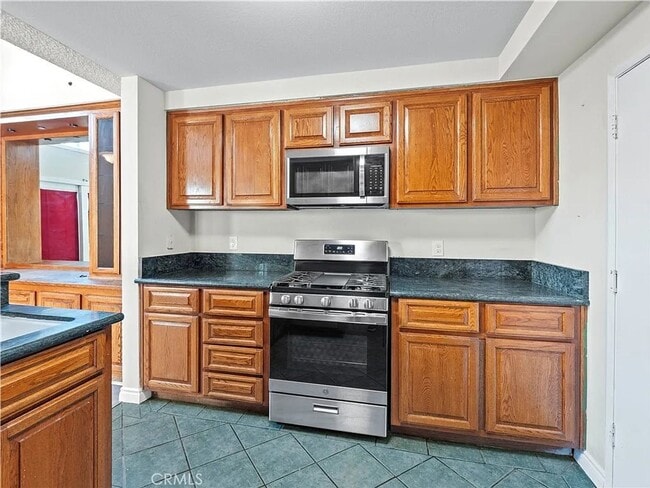 Building Photo - Luxurious 2-Bedroom Townhome with Loft in ...