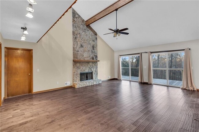 Building Photo - 1616 Maple Ridge Dr