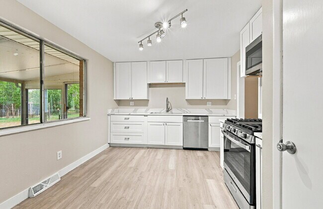 Foto del edificio - 12678 E Alaska Ave