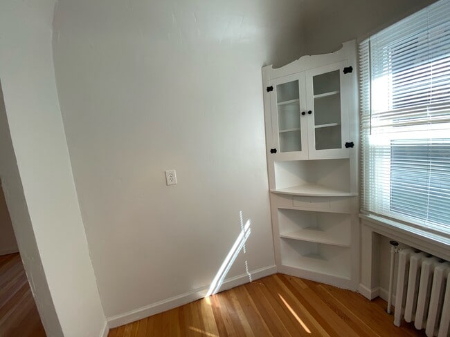 Foto del edificio - 2445 Custer Ave