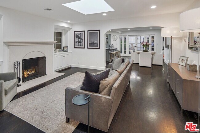 Foto del edificio - 460 Lincoln Blvd