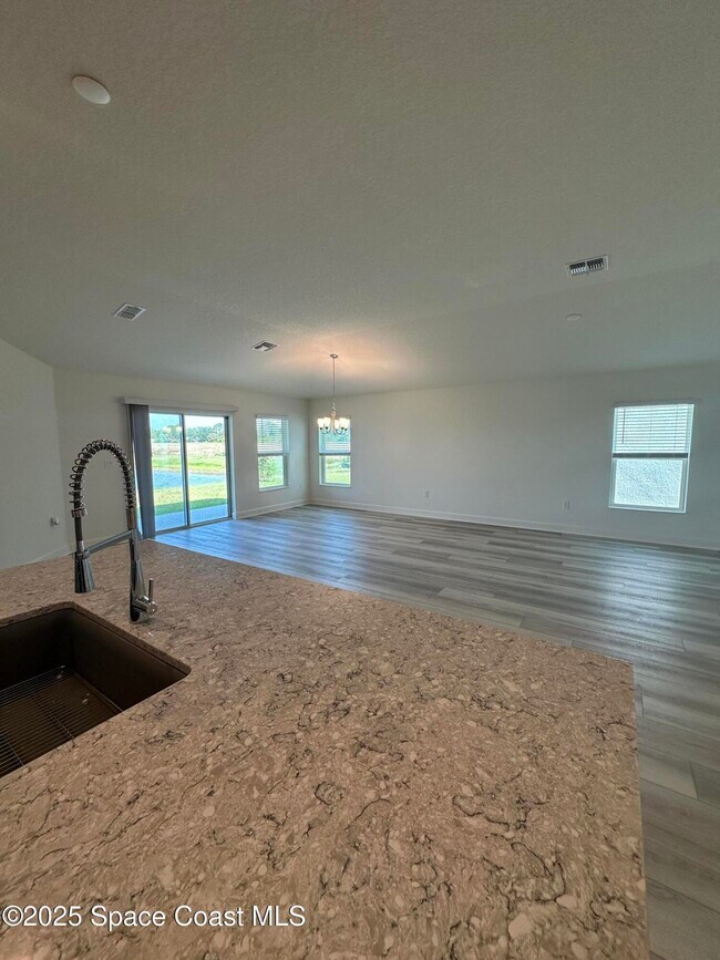 Foto del edificio - 715 Hatton Ln SE