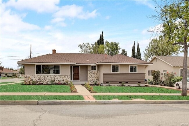 Photo - 1242 E Everett Pl House