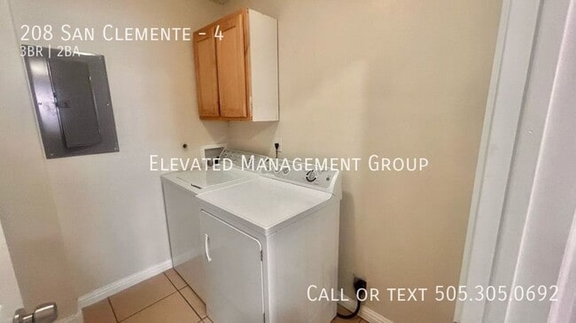 Building Photo - 208 San Clemente Ave