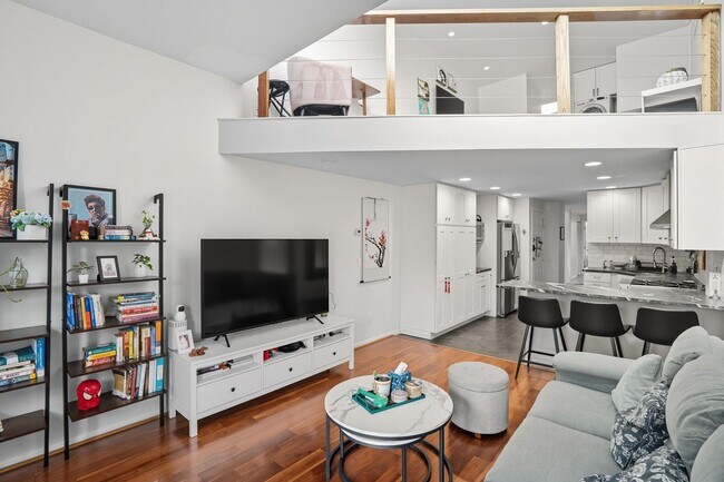 Building Photo - 278 Monmouth St