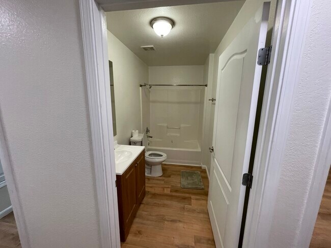 Foto del edificio - 2503 S Lea Ave