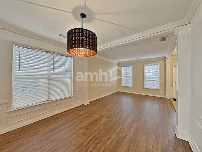 Foto del edificio - 2208 Sprucewood Dr NW