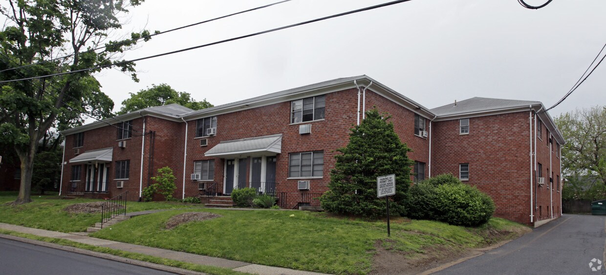 Renaissance Equity Apartments Apartments in Little Ferry, NJ