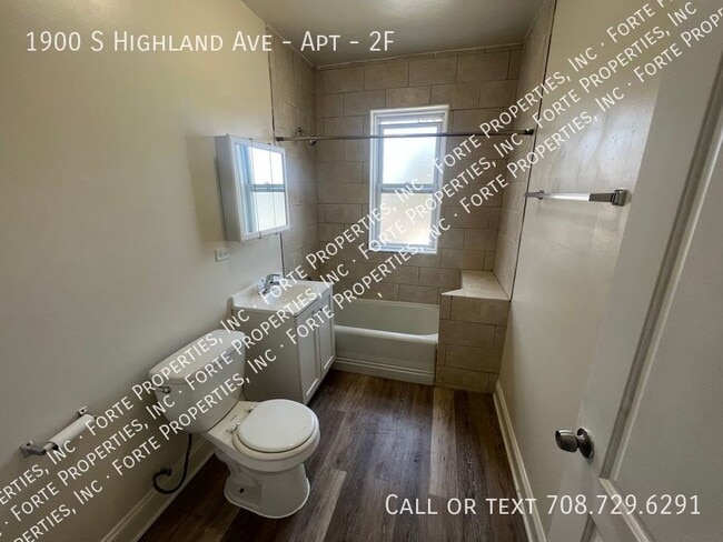 Building Photo - Top Unit with 2 beds/1bath