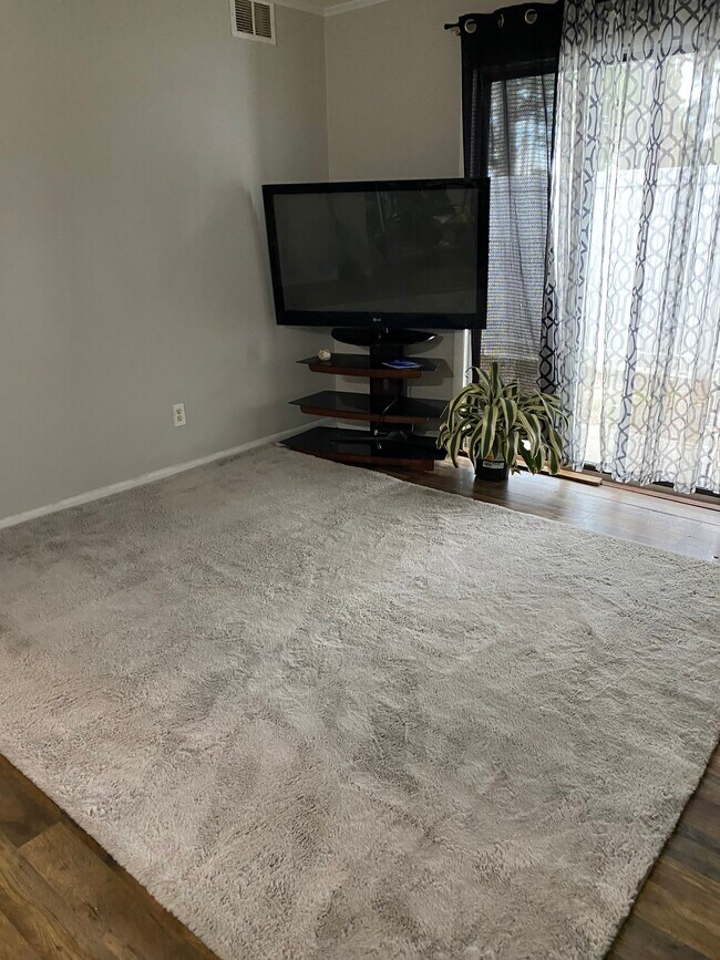 Foto del edificio - 950 Forestbrook Rd