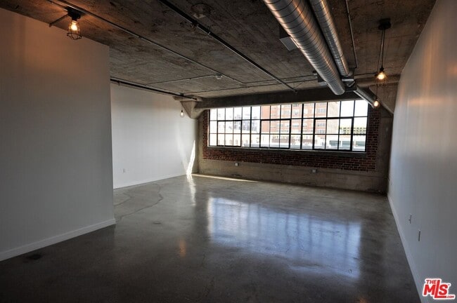 Building Photo - 691 Mill St