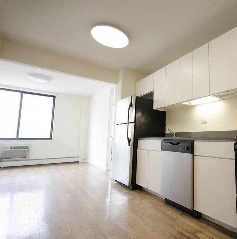 Primary Photo - 920 Metropolitan Ave