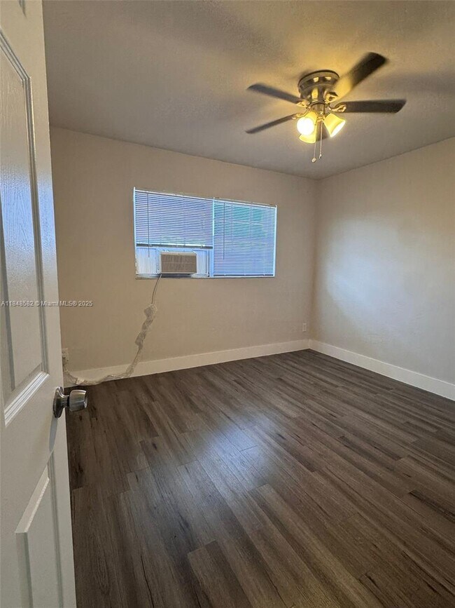 Foto del edificio - 822 NW 7th Terrace