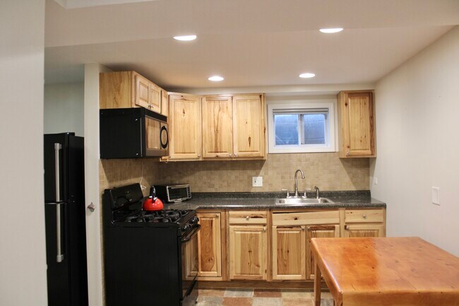 Foto del edificio - 4386 Woodland Ave