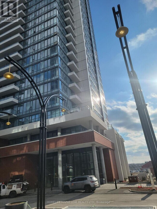 Building Photo - 15 Wellington St S