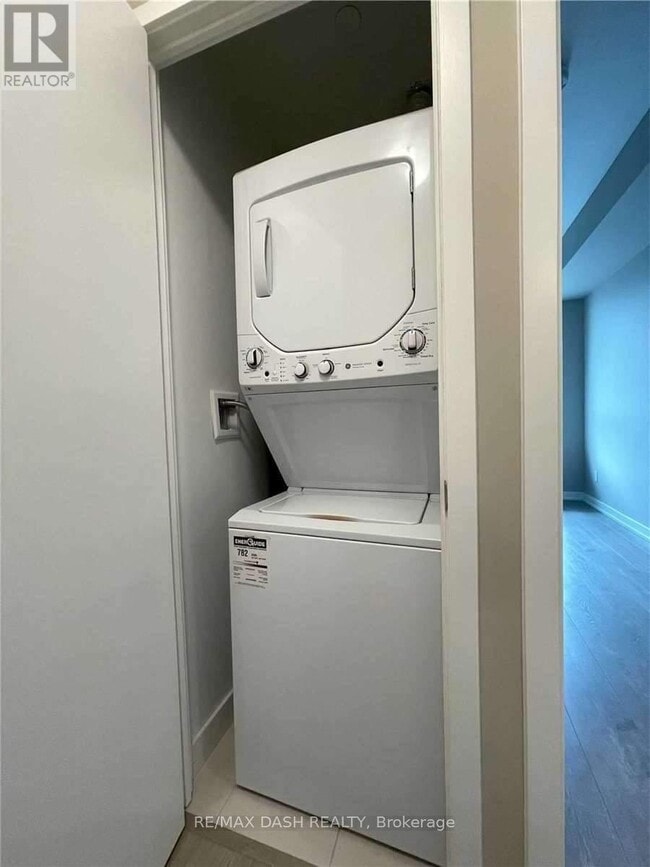 Building Photo - 181 Huron St