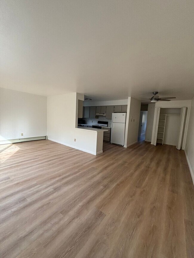 Building Photo - 709 Cowdin