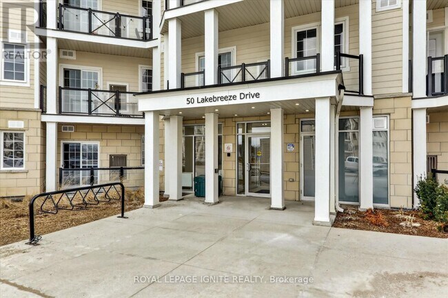 Photo du bâtiment - 50 Lakebreeze Dr