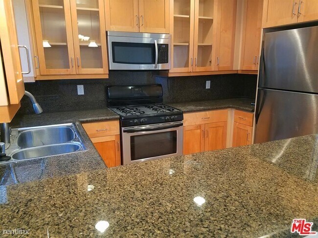 Building Photo - 3 br, 3 bath Condo - 435 S Palm Dr Apt 5