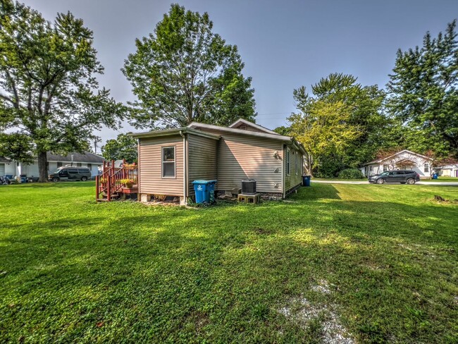 Building Photo - 3 bath 1 bath home available