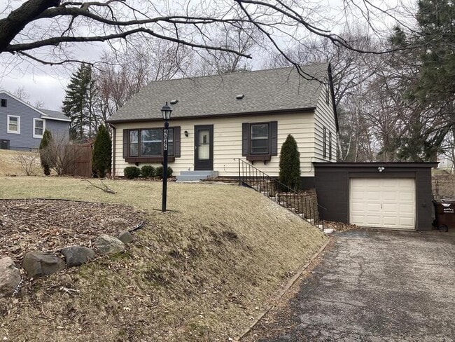 Building Photo - 4846 Birchwood Ln