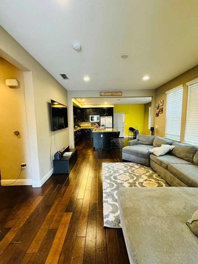Building Photo - 3069 Vittoria Loop
