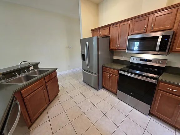 Foto del edificio - 5531 Hampton Woods Way