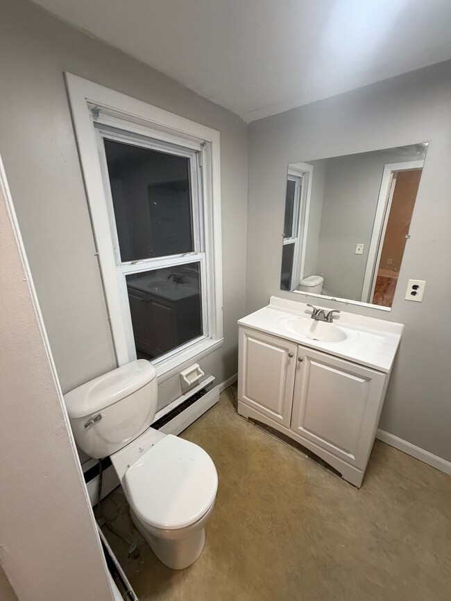 Building Photo - 12 Harwinton Ave