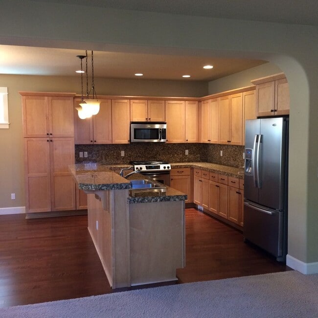 Building Photo - Spacious Home on Corner Lot with Excellent...