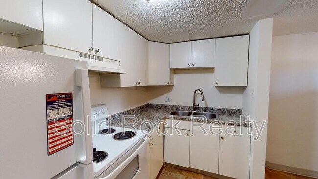 Photo - 1411 S Corona Ave Apartment