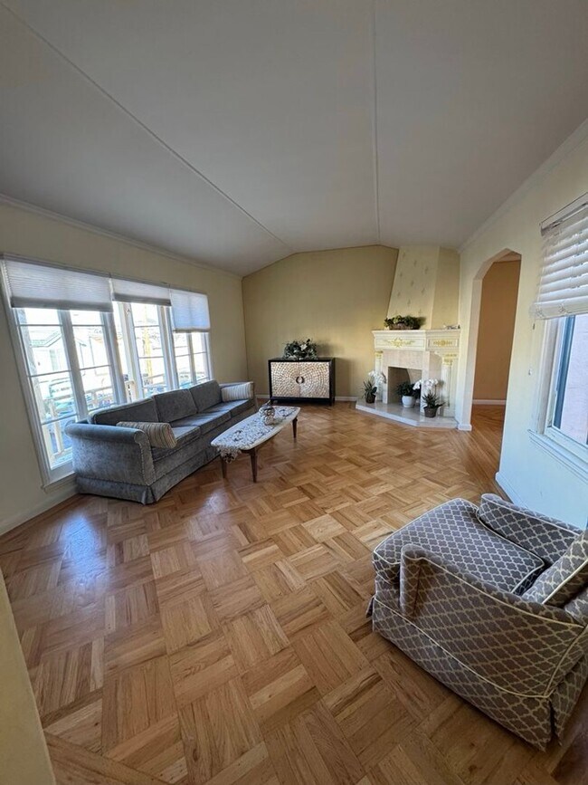 Foto del edificio - Elegant Geneva Heights Family Home