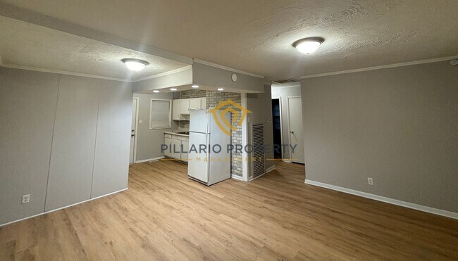 Building Photo - East Side, North of Little Flower, Updated 2 Bedroom, 1 Bathroom House with Carport Available NOW!
