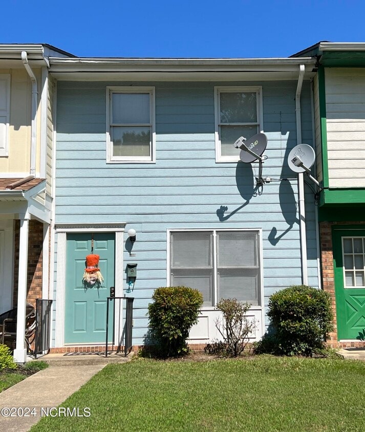 608 W Church St, Elizabeth City, NC 27909 Townhome Rentals in