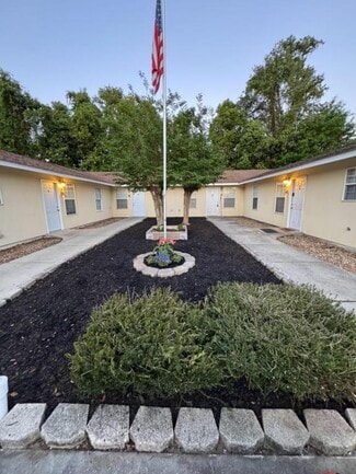 Building Photo - 2906 Pineland Dr