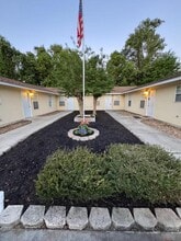 Building Photo - 2906 Pineland Dr