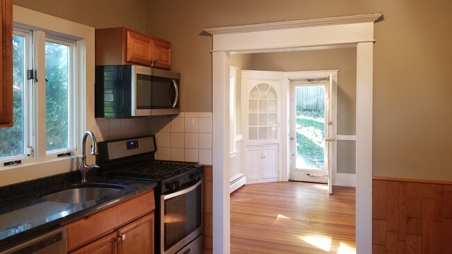 kitchen - 106 Huxley Ave