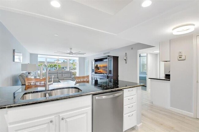 Foto del edificio - 3000 NE 48th Ct